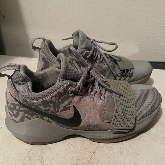 Nike court shoes. Great shape - used 1 season gr.8 - Picture 1 of 4